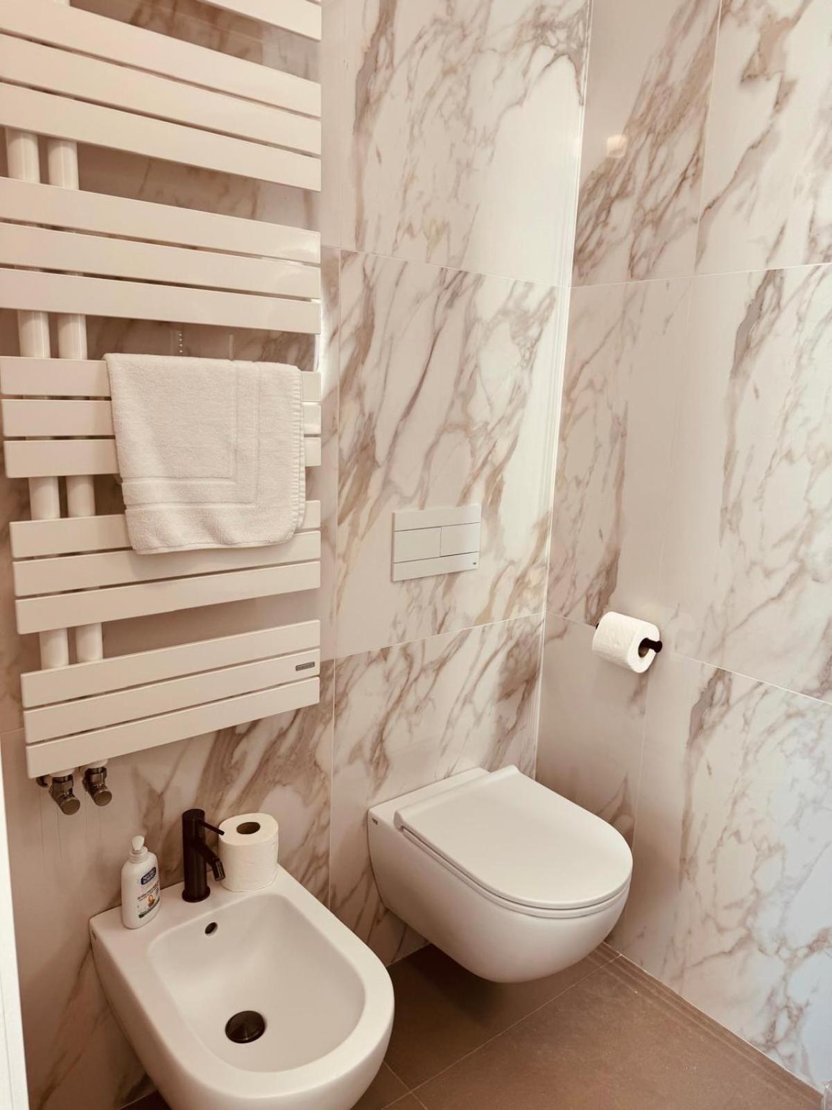 Piccinni Exclusive Suite 5 Bari Exteriör bild