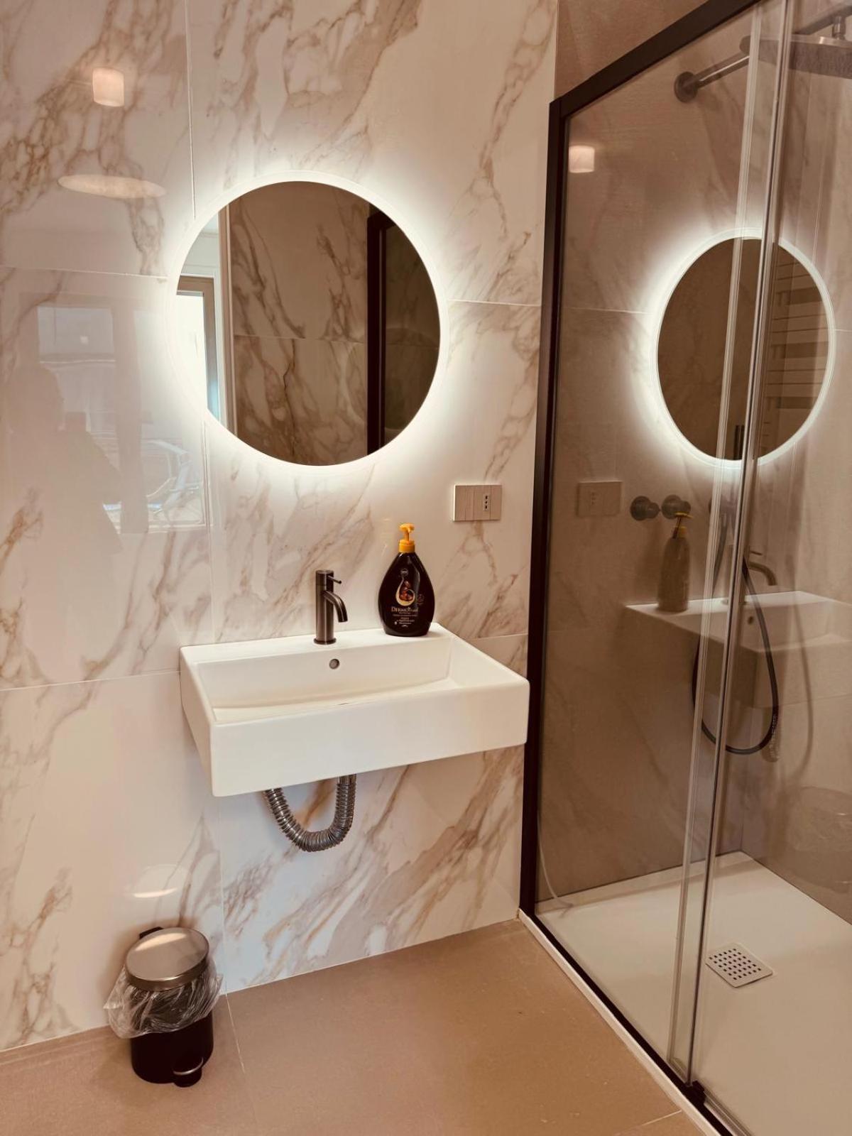 Piccinni Exclusive Suite 5 Bari Exteriör bild